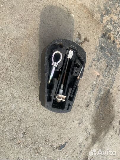 Буксировочный крюк