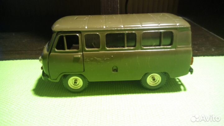 Модель автомобиля УАЗ 452 (Номерная А41,1:43,ссср)