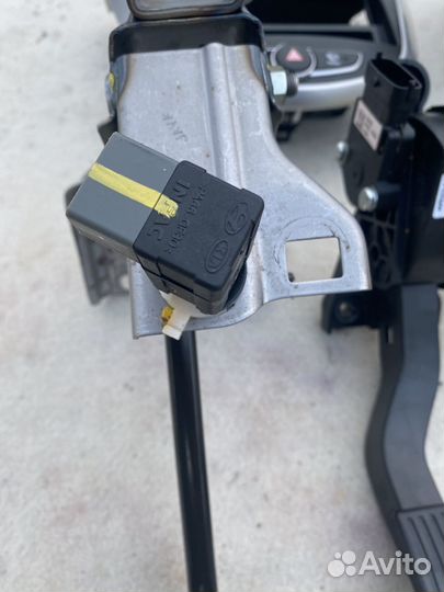 Педали тормоз газ Hyundai Solaris 1.4AT 2014