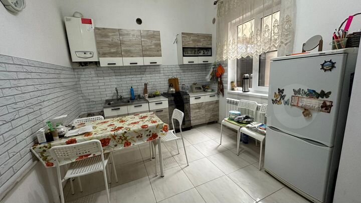 4-к. квартира, 94 м², 1/2 эт.