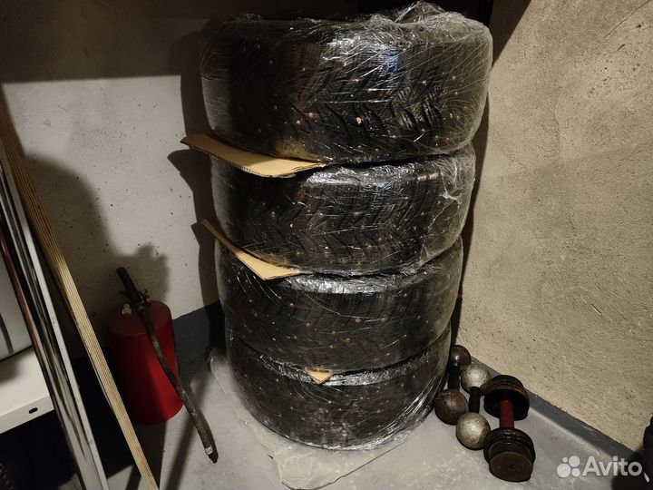 Kumho WinterCraft Ice WI31 215/45 R17 и 235/45 R17