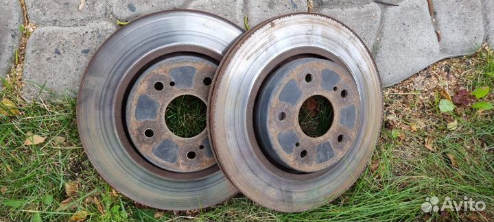 Suzuki 55611-57L01 (2 шт.), диски тормозные задние