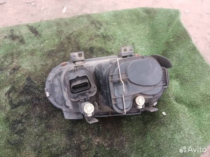 Фара передняя левая Volkswagen Golf 4