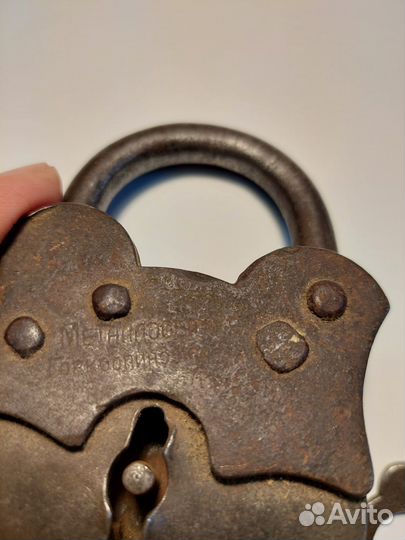 Навесной замок старинный