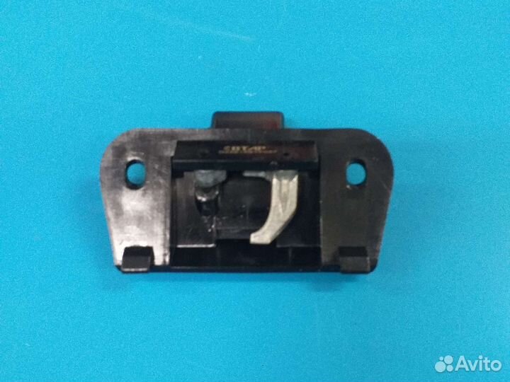 Замок бардачка бмв Е34 внутренний