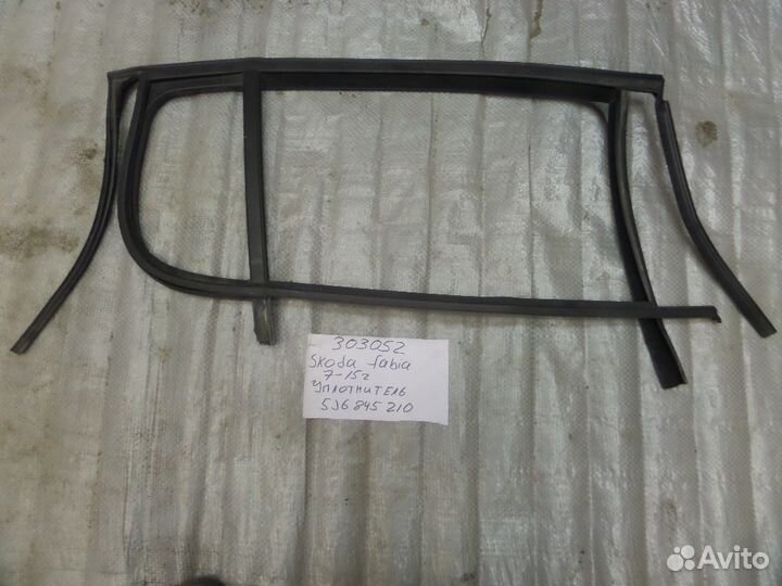 Уплотнитель задней правой двери Skoda Fabia 2