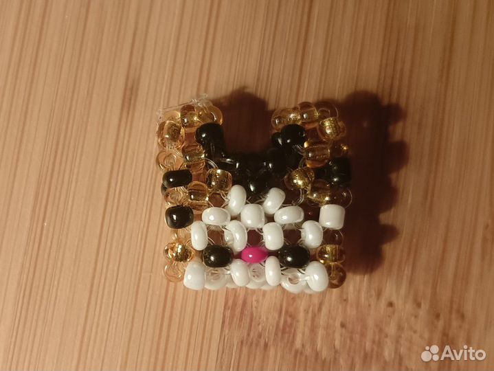 Фигурки кошек из бисера
