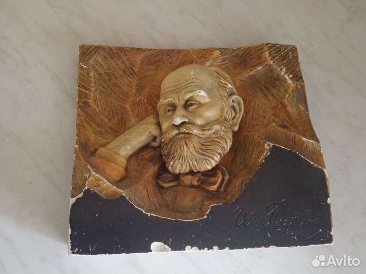 Горельеф бюст 