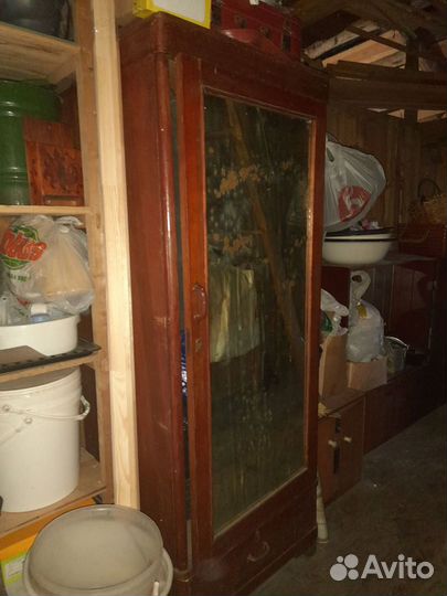 Шкаф платяной старинный