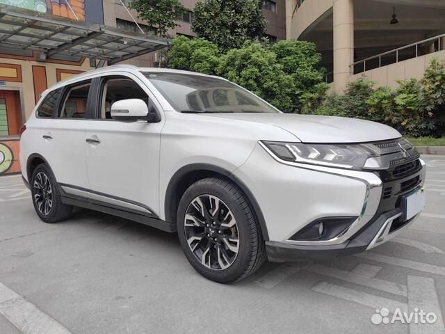 Mitsubishi Outlander 2.4 CVT, 2020, 35 420 км с пробегом, цена 1980000 руб.