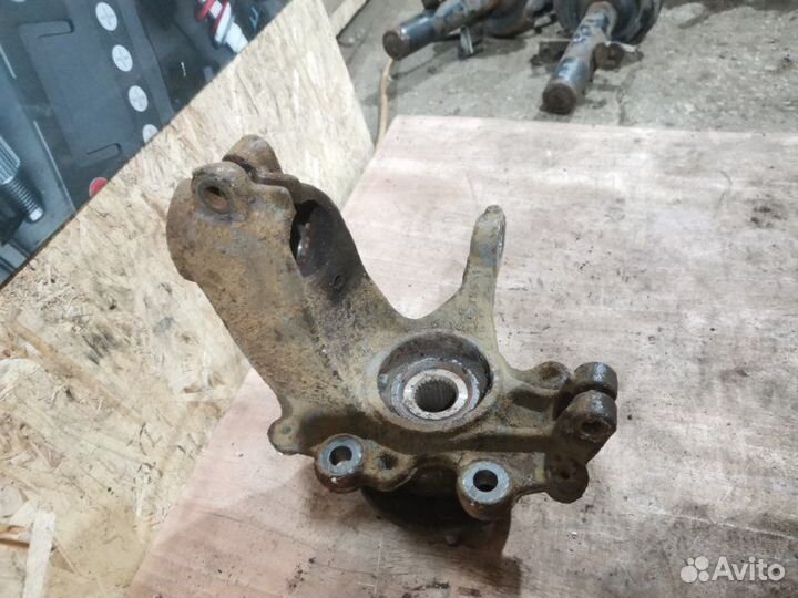 Кулак поворотный передний правый Ford Focus 3