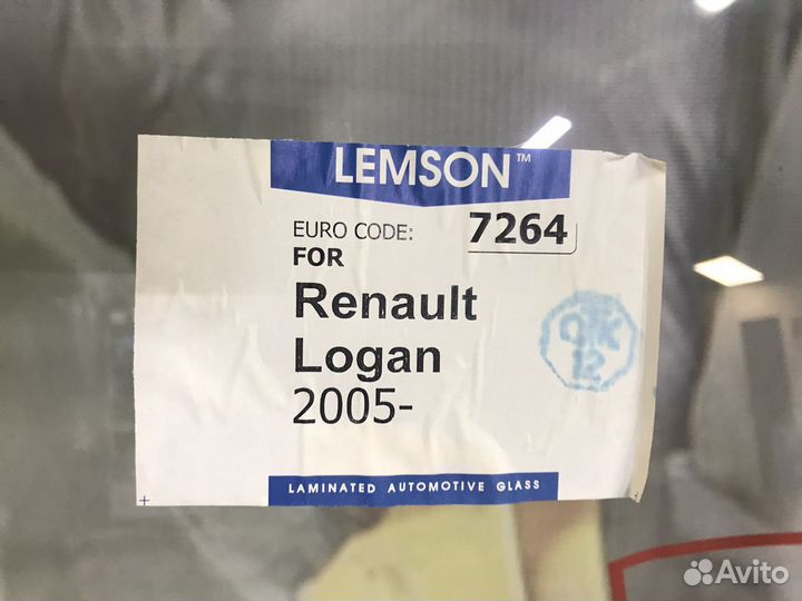 Лобовое стекло Renault Logan