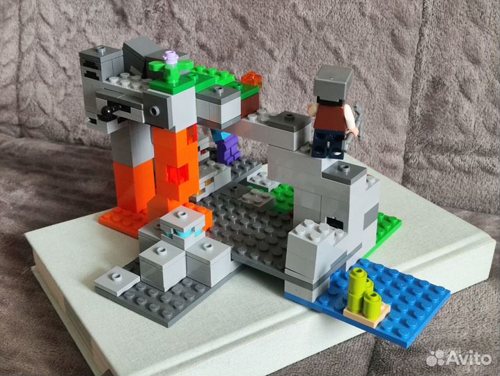 Lego Minecraft 21141 Пещера Зомби