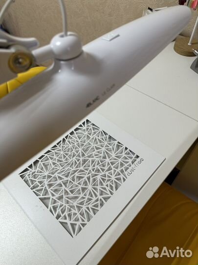 Маникюрный стол со встроенной вытяжкой