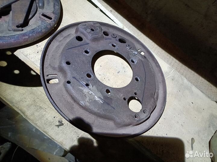 Щиты заднего моста мерседес 814 811