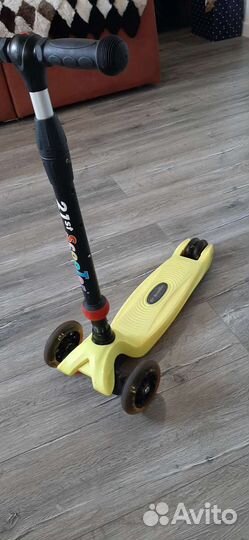Самокат детский трехколесный с сиденьем