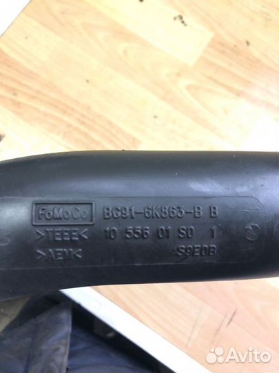 Патрубок интеркулера Volvo V60 S60 2011