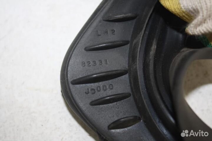 Уплотнитель стекла двери задней левой Nissan Qash