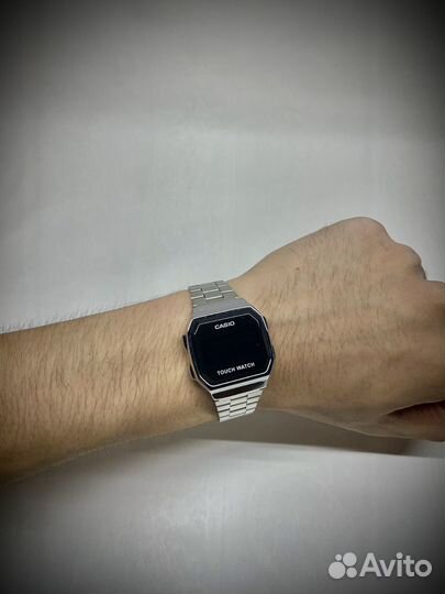 Сенсорные часы Casio