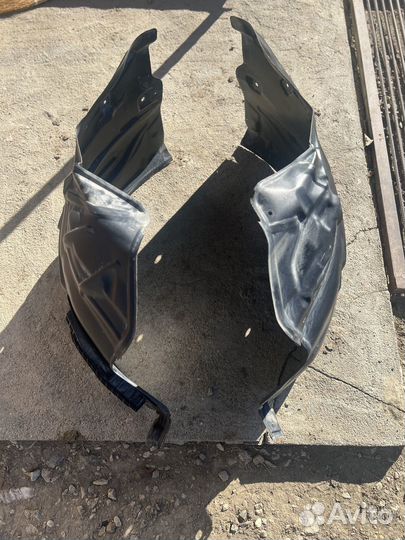 Задняя часть переднего подкрылка