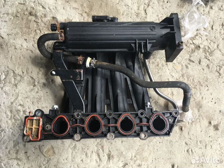 Впускной коллектор Шевроле Спарк 1.0л. B10S1