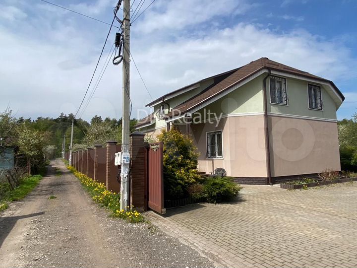 Дом 302 м² на участке 8 сот.