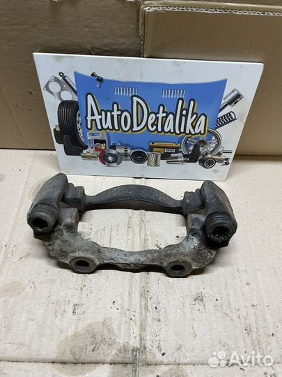 Скоба суппорта П.Л не вент. Audi 80 B3