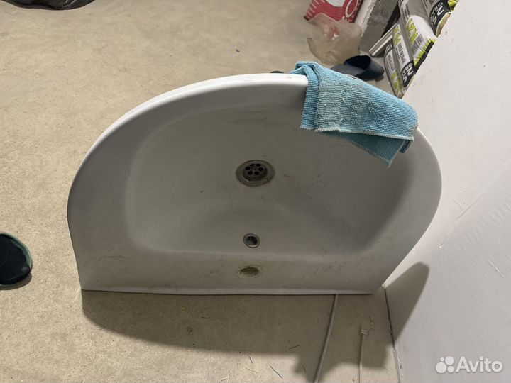 Раковина с сифоном