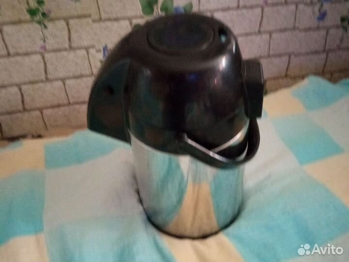 Термос с помпой. 2,5 литра