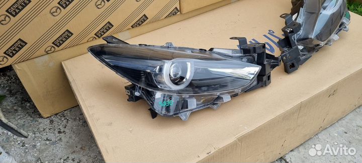 Фара передняя правая левая mazda 3 bm рест