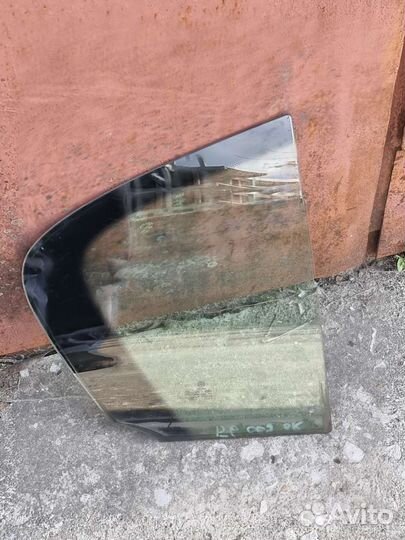 Форточка задней правой двери Пассат Б-6 седан