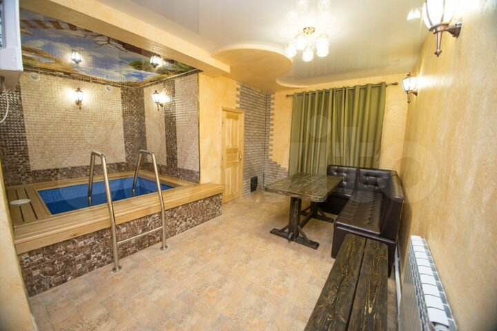 Коттедж 280 м² на участке 7 сот.