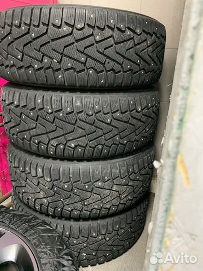 Pirelli Ice Zero 245/40 R20 99T