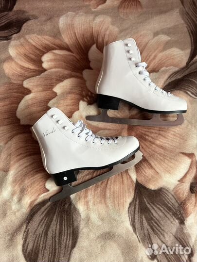 Коньки фигурные женские 41 размер