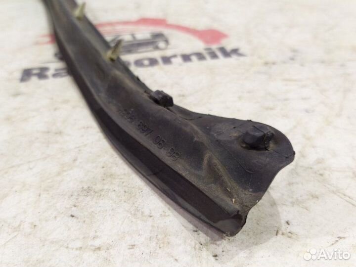 Уплотнительная резинка боковой двери левая