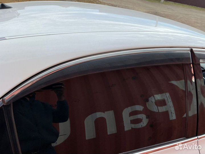 Ветровик задний правый Toyota Crown Majesta UZS186