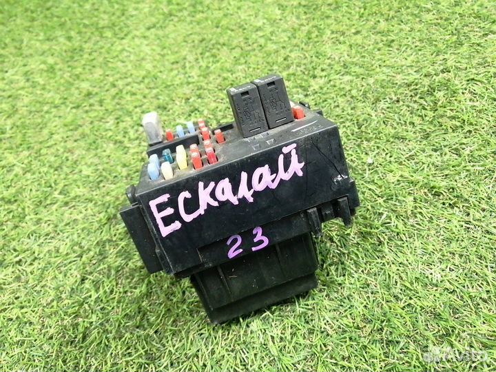 Блок предохранителей Cadillac Escalade