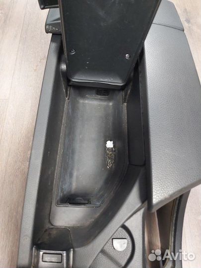 Подлокотник Bmw 525I E60 N52B25AF 2006