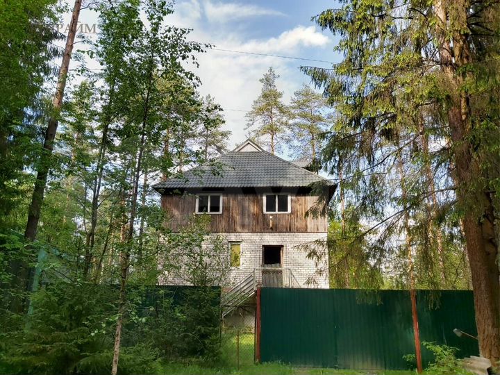 Дом 307 м² на участке 15 сот.