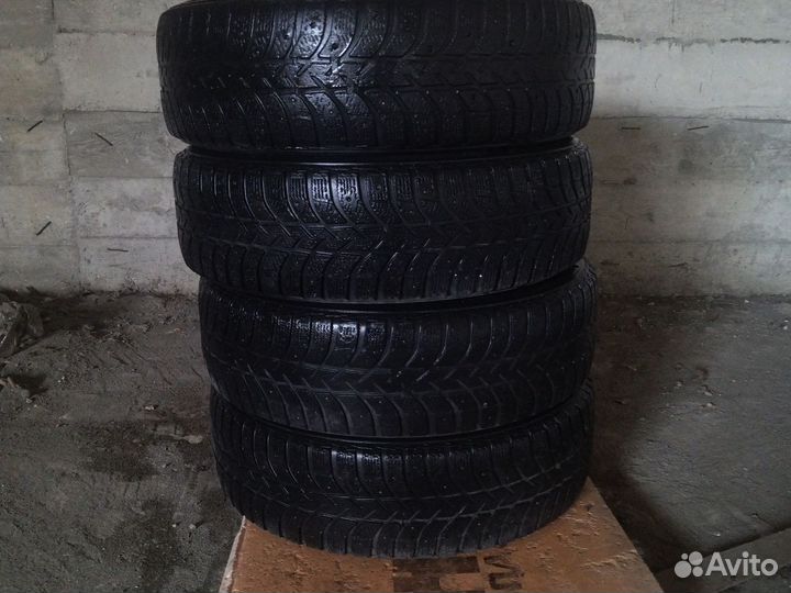 Bridgestone Ice Cruiser 5000 215/70 R16