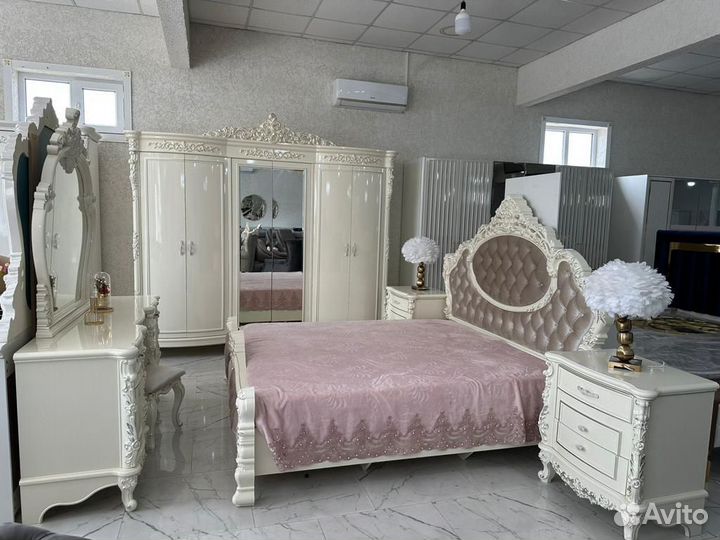 Спальный гарнитур