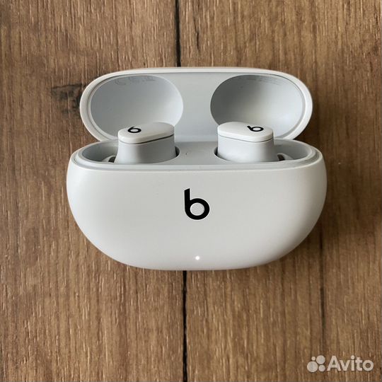Беспроводные наушники Beats Studio Buds белые