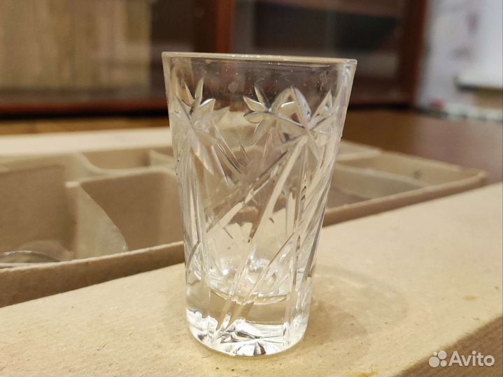 Рюмки цветное стекло, хрустальные