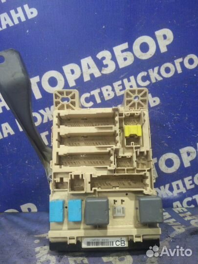 Блок предохранителей салона Toyota Harrier