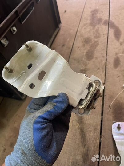 Петли крышки багажника Toyota Highlander 3