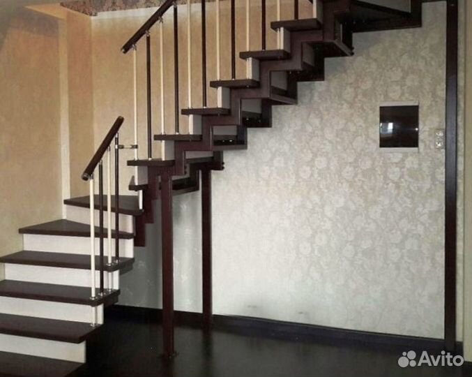 Каркас из металла П-образной лестницы в дом