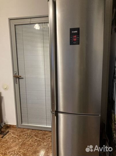 Холодильник AEG