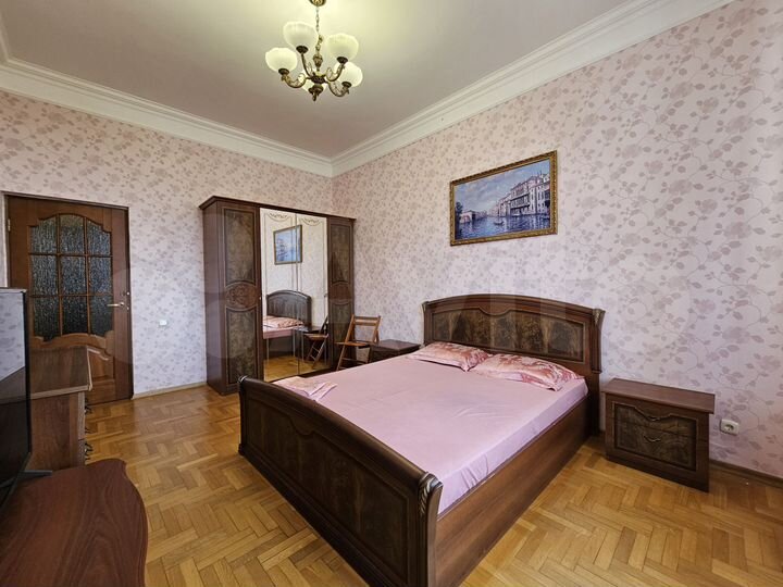 3-к. квартира, 100 м², 5/5 эт.