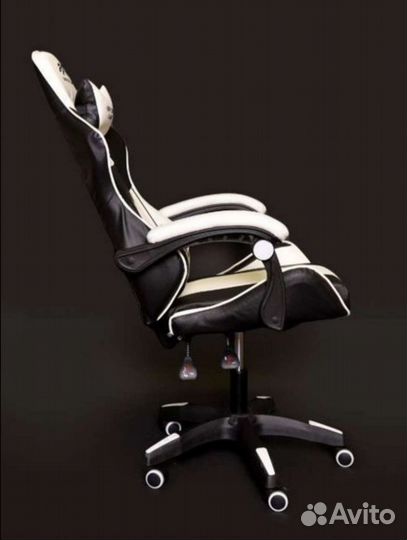 Компьютерное кресло красно- черное