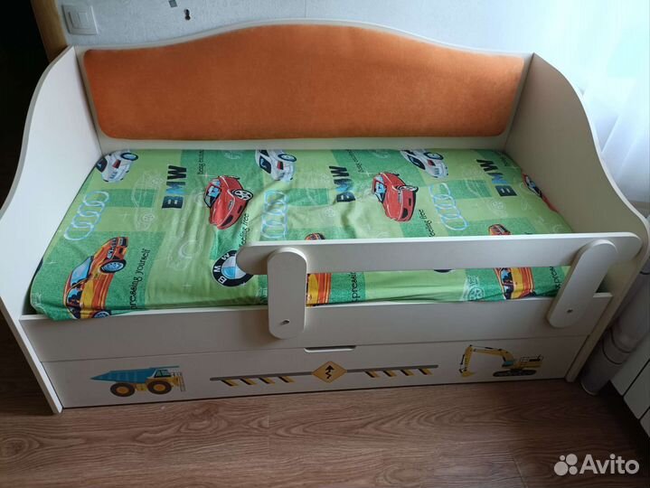 Детская мебель. Кровать+шкаф+полка